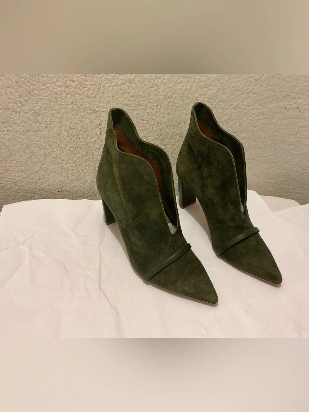 Malone Souliers Olive Suede Pointed Toe V-Cut Ankle Booties size 40